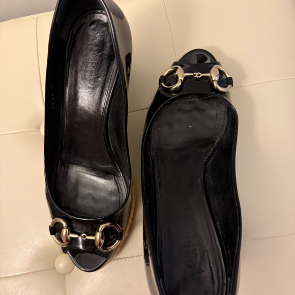 Gucci Charlotte Patent Leather Peep toe Wedge Pumps, Black, Size 6 - Picture 2 of 10